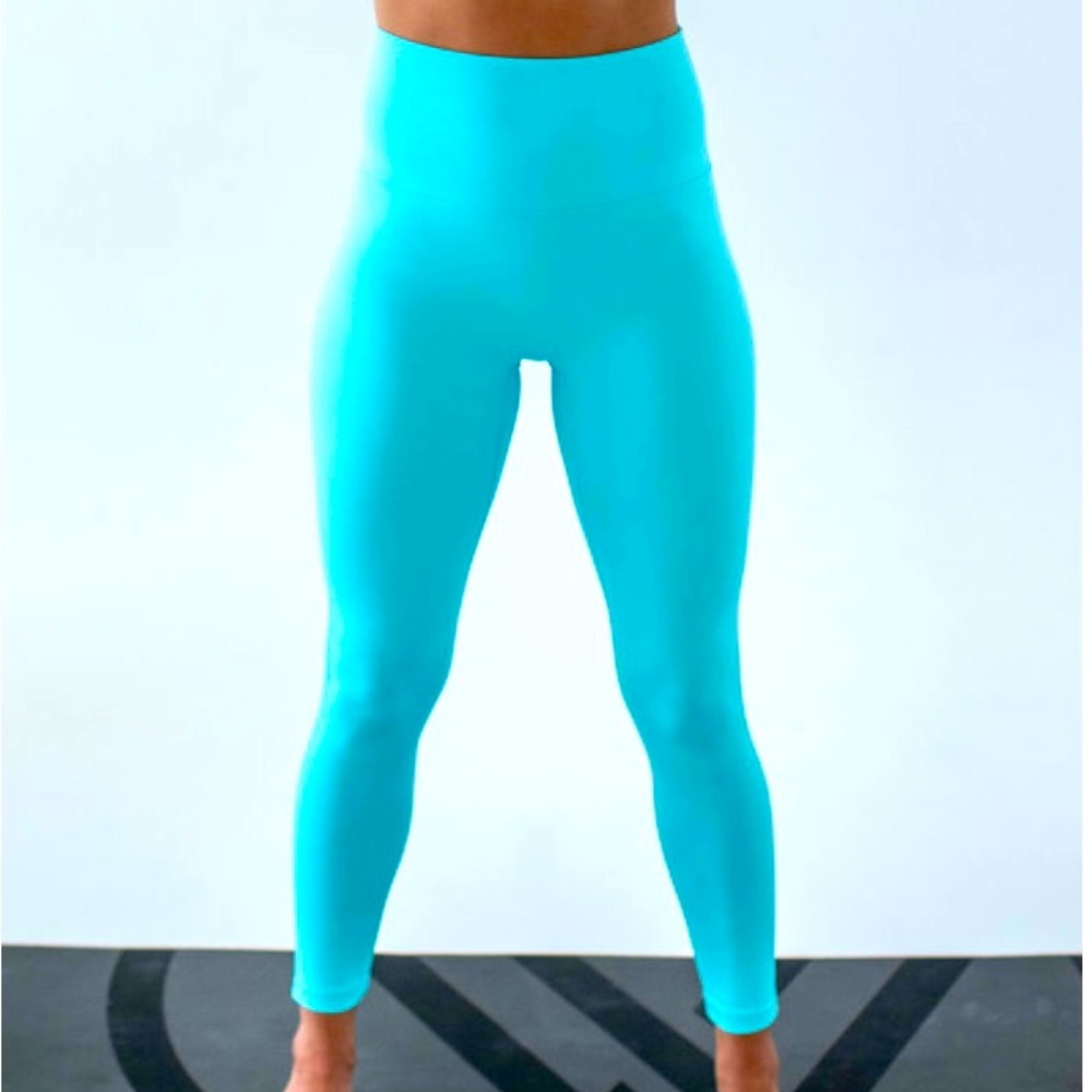 SAVVI SOLAS LEGGINGS NWOT WORKOUT YOGA SIZE:L COLOR: SEYCHELLES (AQUA)